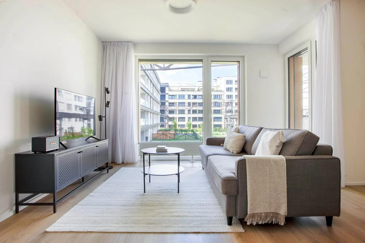Blueground Prague 7 Furnished With Balcony Prg-1 Apartment